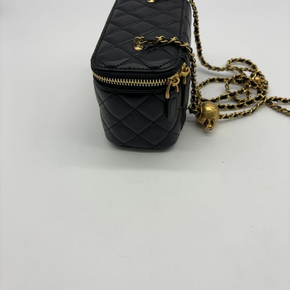 Chanel Heart Vanity Case - Picture 3 of 9